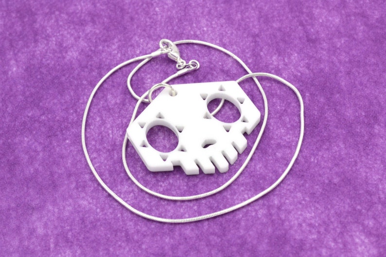 Sombra Skull Necklace image 2