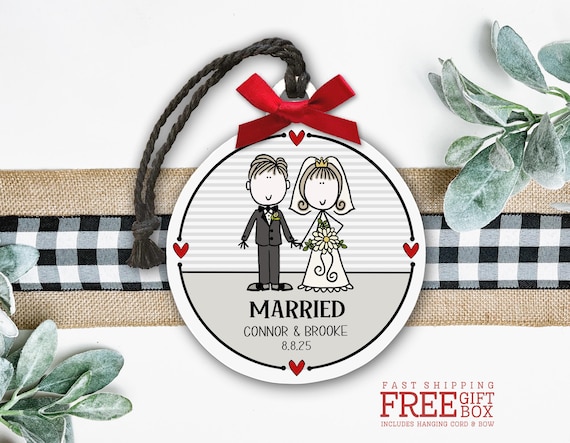 Personalized Bride Groom Wedding Ornament – Just Married Keepsake Gift - Christmas Ornaments for Couple - Engaged Married Newlyweds Ornament