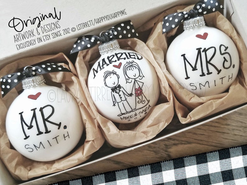 Wedding Gift, Gift for Couple, Married Ornament, Mr&Mrs Ornament, Custom Wedding Gift, Engagement Gift, Bridal Shower Gift, Bride Groom Gift 