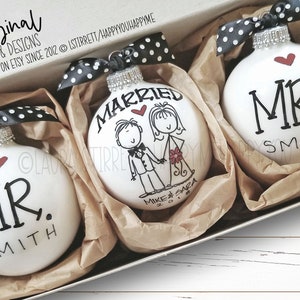 Wedding Gift, Gift for Couple, Married Ornament, Mr&Mrs Ornament, Custom Wedding Gift, Engagement Gift, Bridal Shower Gift, Bride Groom Gift