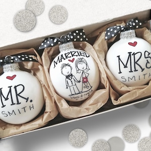 Personalized Mr & Mrs Wedding Gift for Couple, Married Ornament Gift Set, First Year Newlywed Gift, Bridal Shower Gift, Bride Groom Keepsake