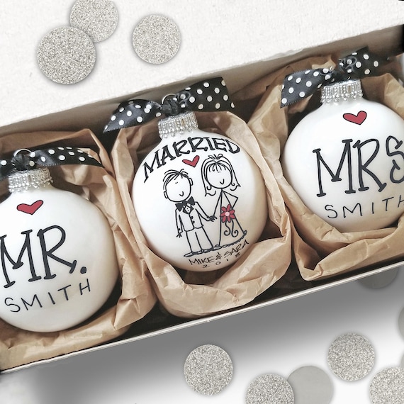 Personalized Mr & Mrs Wedding Gift for Couple, Married Ornament Gift Set, First Year Newlywed Gift, Bridal Shower Gift, Bride Groom Keepsake