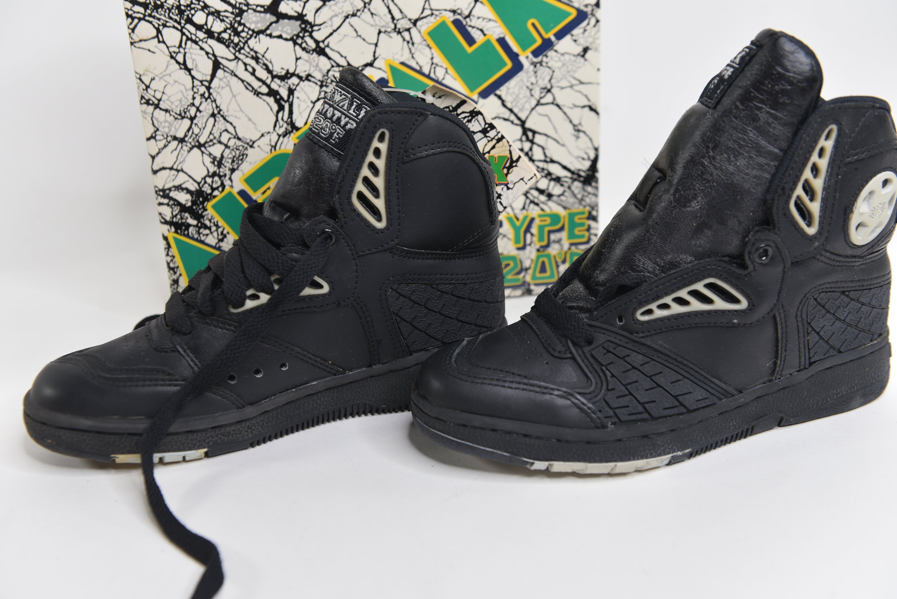 Insanely Awesome Vintage 90's AIRWALK Prototype 620F High Insanely Awesome Vintage 90's AIRWALK Prototype 620F High