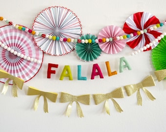 FALALA Felt Garland | Bow Garland | Felt Ball Garland | Christmas Felt Ball Garland | Christmas Garland | Christmas Decoration | Gold Bows
