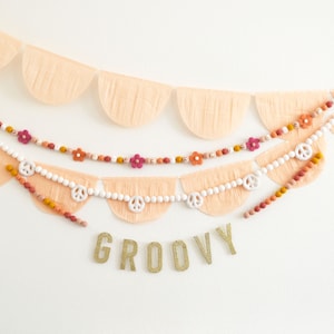Felt Flower Garland | Daisy Felt Garland | Boho Garland Decor | Boho Room Decor | Daisy Party Decor |  70&quot;s Retro Decor | Felt Garland