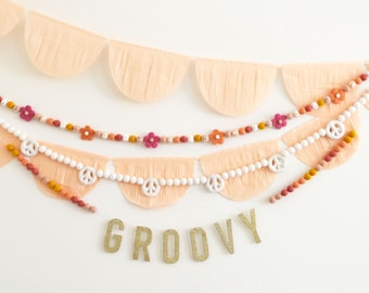 Felt Flower Garland | Daisy Felt Garland | Boho Garland Decor | Boho Room Decor | Daisy Party Decor |  70"s Retro Decor | Felt Garland