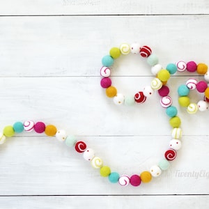 Felt Ball Garland, Christmas Garland, Christmas Decor, Christmas Decorations, Christmas Felt Garland, Pom Pom Garland, Jolly Swirl Garland