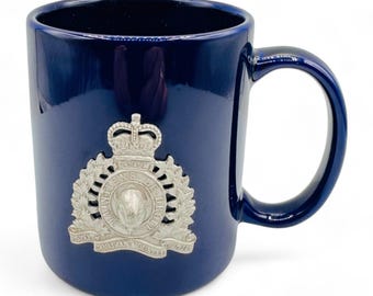 Taza vintage con el escudo de la Real Policía Montada de Canadá (RCMP)