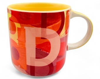 Taza roja con monograma Lottie de Anthropologie con la inicial D