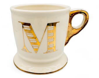 Tazza Anthropologie Monogram M – Lettera dorata, tazza da barba