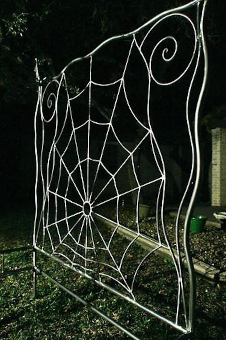 Iron Bed Canopy Queen Size Wrought Gothic Spiderweb Metal Frame King Bedding Bedroom Decor