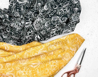 Baumwoll-Modal Sweat | Blumen gelb rosa + schwarz weiß | Blumendruck gezeichnet | Kollektion Flowers by Cherry Picking