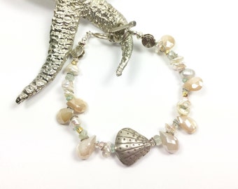 Seashell bracelet, Silver Seashell, Sterling Silver Shell Charm Bracelet, Beach Bracelet, Beach Wedding Jewelry, Sea Glass Seashell Bracelet