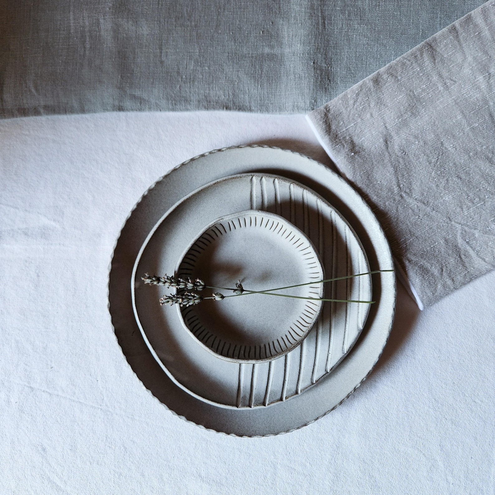 PotsbyNives - Set of 3 Ceramic Plates – Modern Rustic Handmade Pottery – Dinnerware for Serving Food – Artisan Tableware Handbuilt