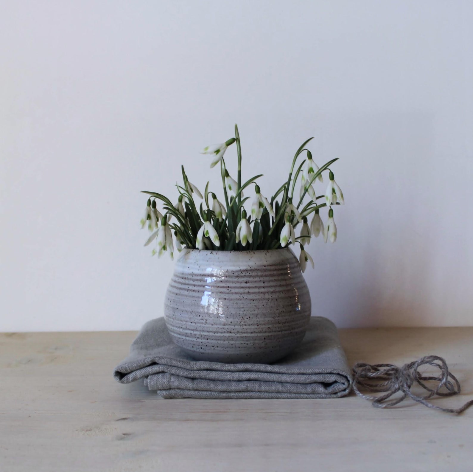 PotsbyNives - Small Flower Vase – White Ceramic, Short Flowers Vase- Speckled Ceramic Decor 