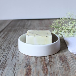 White soap dish, Ceramic soap holder, Drainage soap dish, Soap display, Bathroom accessories, Shampoo bar dish, Pottery soap display