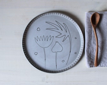 Piatto in ceramica con sgraffito - Piatto in terracotta fatto a mano - Argilla nera, 25 cm