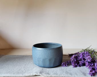 Ciotola da matcha in gres blu realizzata a mano – Chawan in ceramica realizzata al tornio