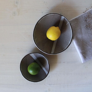 Ciotole in argilla fatte a mano – Set di ciotole impilabili in gres smaltato bianco