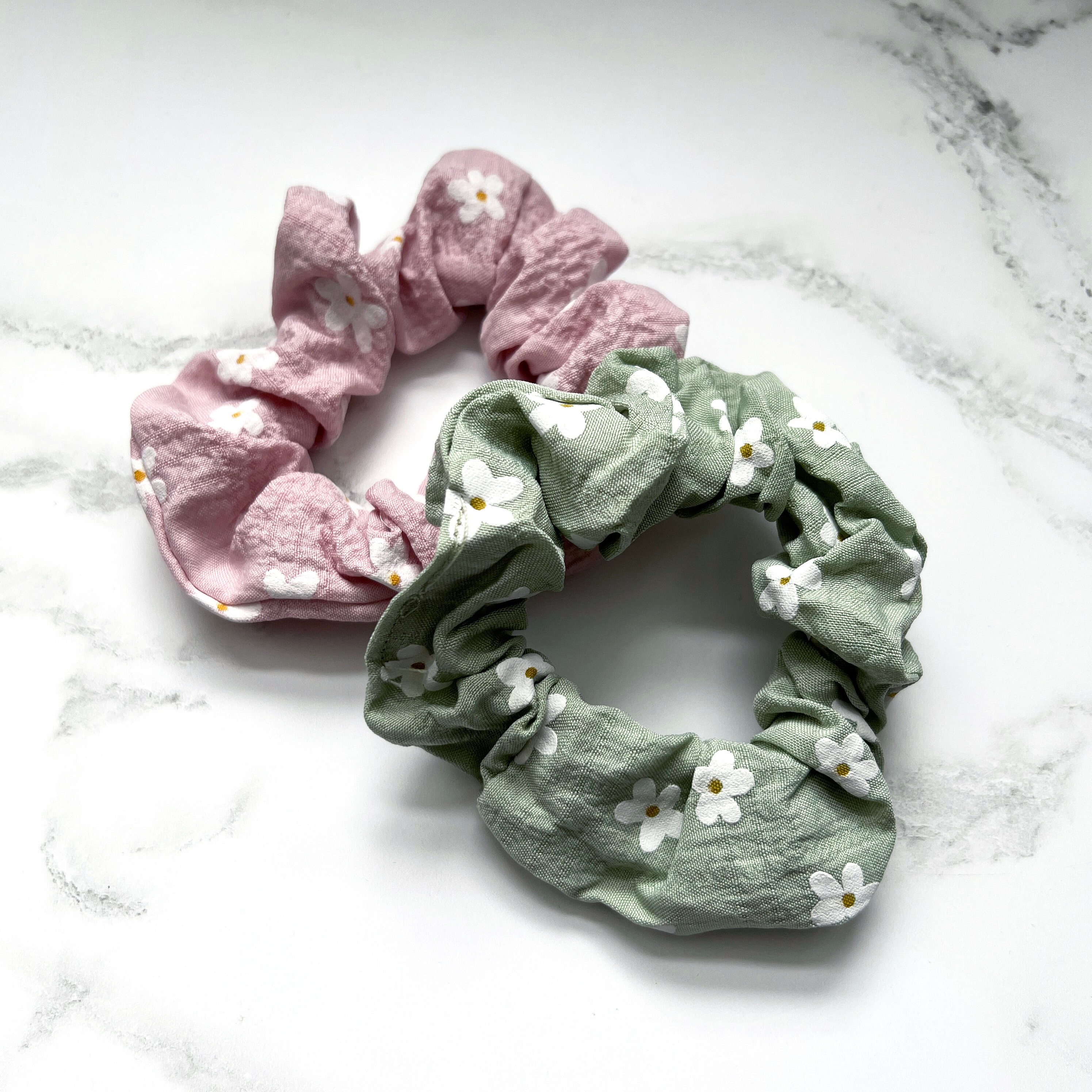 Daisy Flower Scrunchie - Floral Hair Band Summer Botanical Scrunchy Pink & Mint