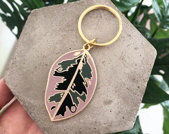 Ficus Leaf Enamel Keychain – Matte Gold Tropical Keyring