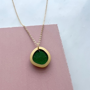 Collier cercle géométrique vert et doré - Cadeau pour elle - Cadeau d&#39;anniversaire - Cadeau bijoux