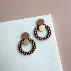 Orecchini a bottone con motivo a quadretti - Orecchini geometrici - Regalo per lei - Gioielli geometrici moderni - Moda alla moda - 6 colori