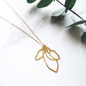 Gold Petal Necklace - Simple Flower Pendant - Modern Jewellery - Botanical Necklace - Gold Flower Necklace - Gold Pendant Necklace