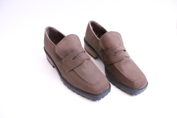 Minimal 90s Treaded Loafers