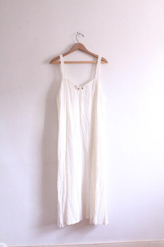 Pretty White Flower 90s Maxi Dress