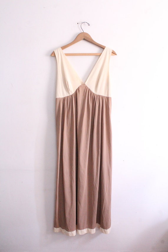 Minimal Colorblocked 90s Maxi Dress