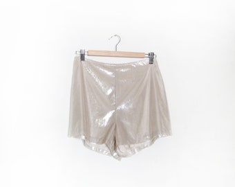 Pantalones cortos elegantes de oropel plateado