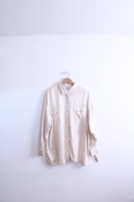 Minimal Cream 90s Blouse