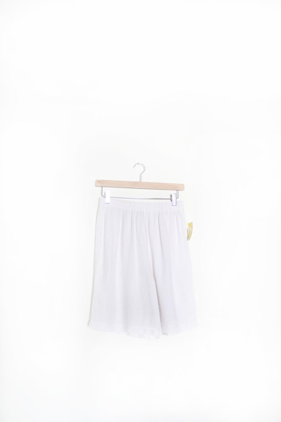 Minimal White Woven 90s Shorts
