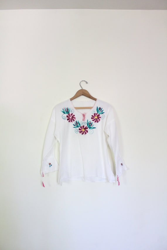 Embroidered Flower 70s Mexican Blouse
