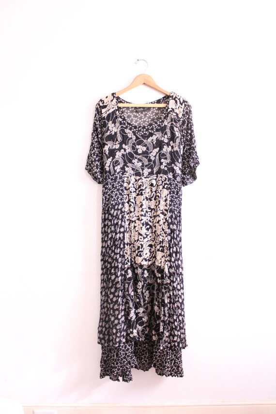 Black Flower 90s Trapeze Dress