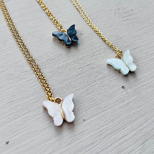 Collier en acier inoxydable en or *papillon* nacre