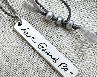 Colgante Kate Silver Bar / Collar con escritura a mano personalizada / Joyería minimalista conmemorativa