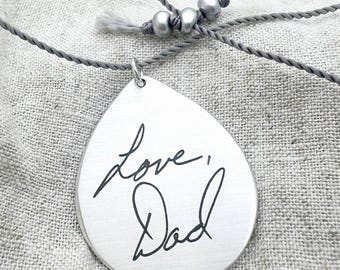 Colgante Vivian Silver en forma de lágrima / Collar con escritura personalizada / Joyería conmemorativa