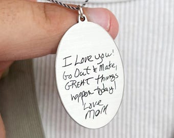 Colgante ovalado Casey / Collar con escritura a mano en plata de ley / Joyería conmemorativa personalizada