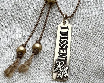 Collar Gloria Dissent – Plata, latón o bronce / Colgante doble cara «Yo disiento»