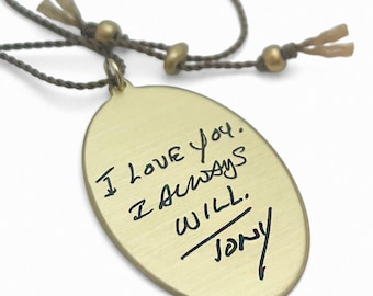 Colgante ovalado Casey / Collar con escritura a mano en latón / Joyería conmemorativa personalizada