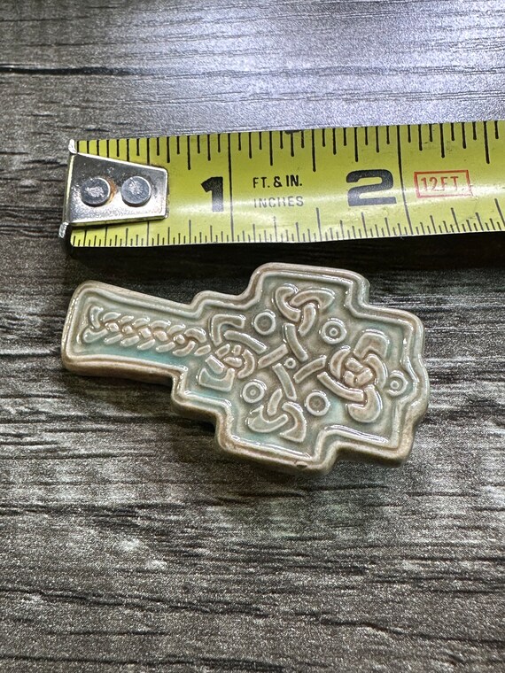 Vintage Celtic Knot Style Ceramic Cross Pin - image 3