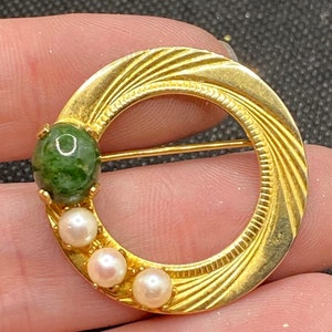 Vintage Faux Pearl and stone Circle Pin Shawl pin