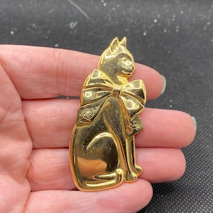 Vintage Cat Pin with Bow