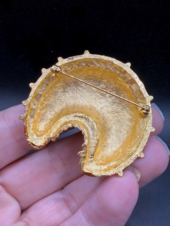 Vintage Large Statement Piece Ribbed Shell Croiss… - image 4