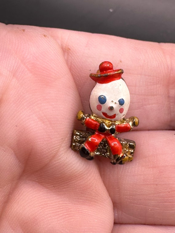 Vintage Humpty Dumpty falling scatter Pins - image 3