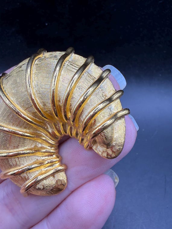 Vintage Large Statement Piece Ribbed Shell Croiss… - image 5