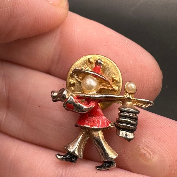 Vintage Asian Chinese Japanese Carrying Lantern Pin