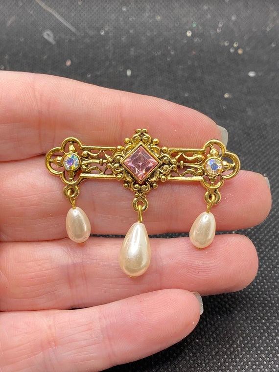 Vintage Victorian Style Pin with Faux Pearl Teard… - image 1